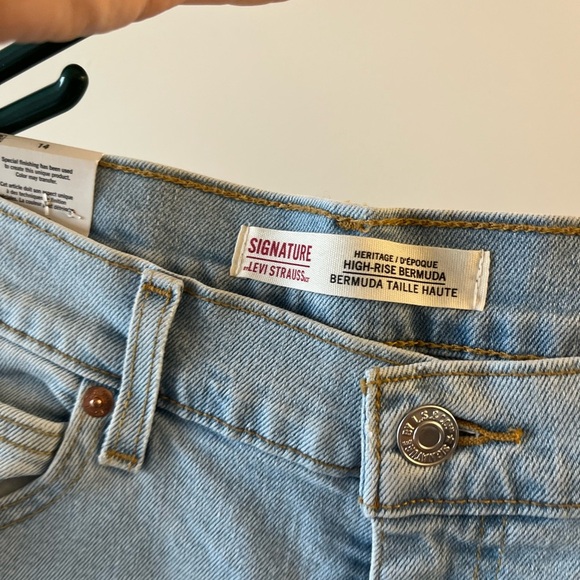 NWT Levi’s High-rise Bermuda Denim Shorts (Size 14) - Picture 4 of 8